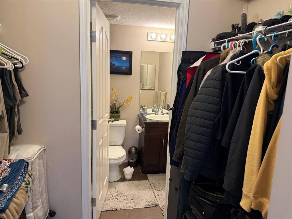 202-7210 80 Avenue Ne, Calgary, AB - Indoor