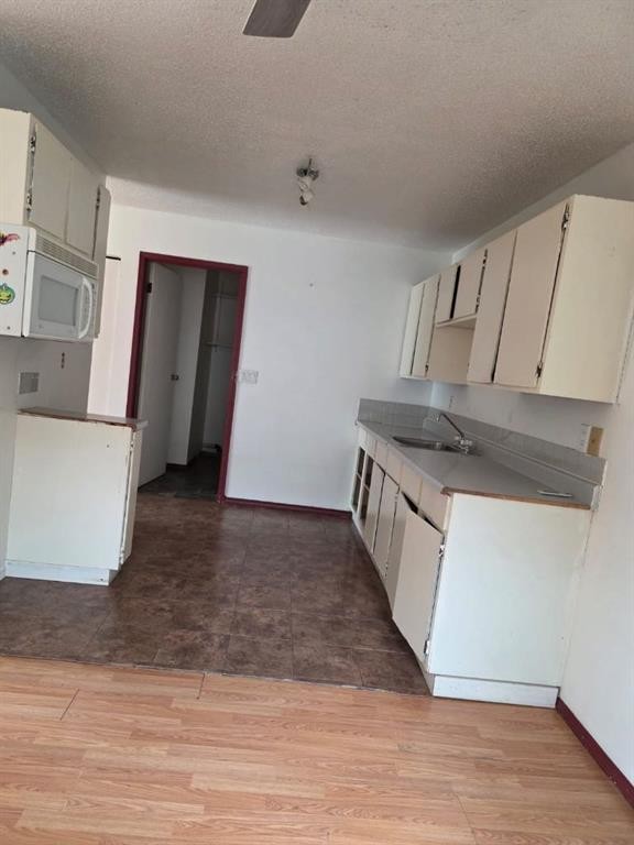 2-705 23 Street, Didsbury, AB - Indoor Photo Showing Kitchen