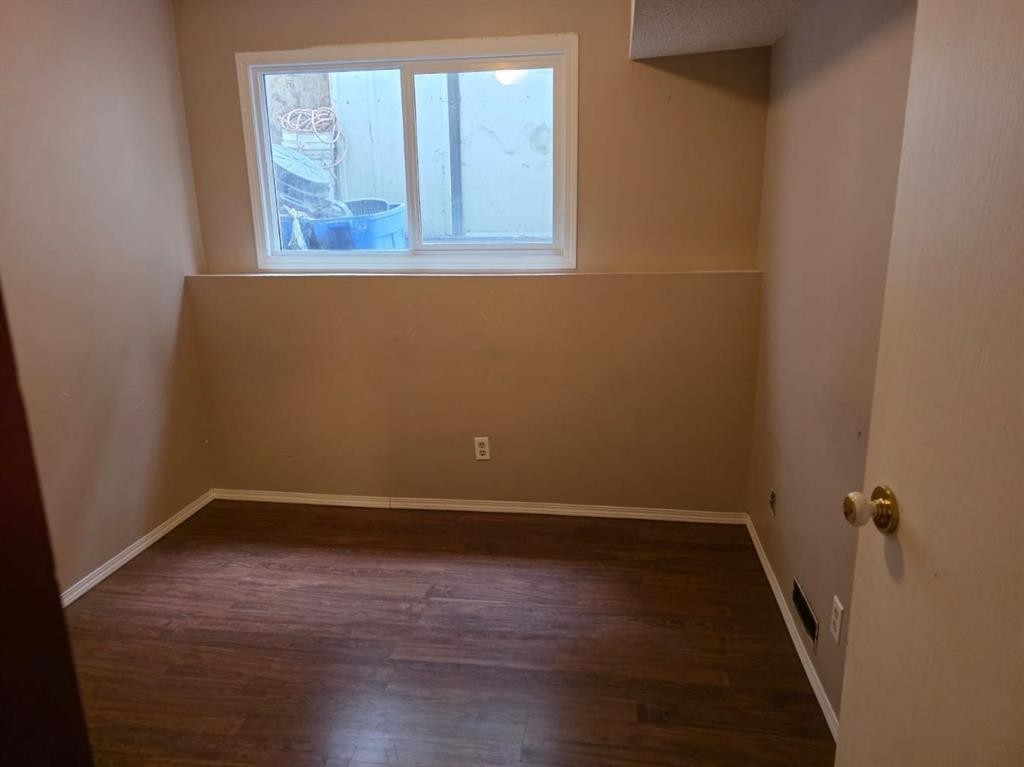 2-705 23 Street, Didsbury, AB - Indoor Photo Showing Other Room