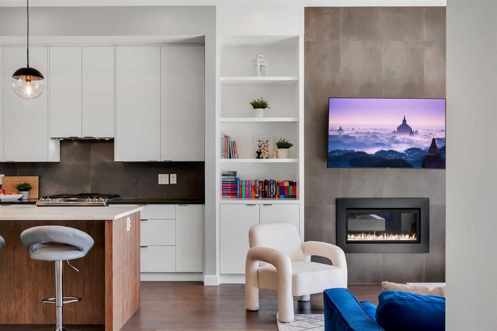 947 31 Avenue Nw, Calgary, AB - Indoor Photo Showing Kitchen