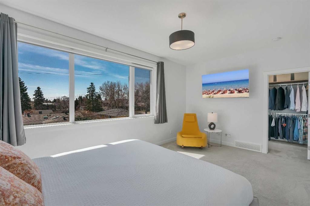947 31 Avenue Nw, Calgary, AB - Indoor Photo Showing Bedroom