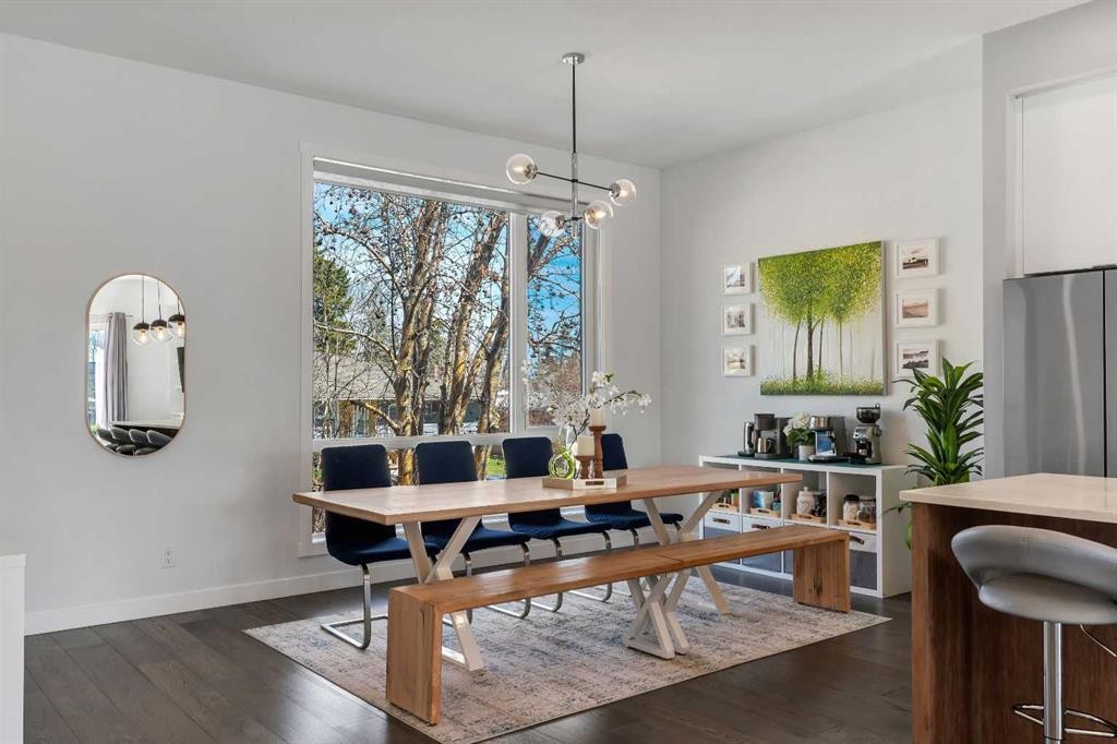 947 31 Avenue Nw, Calgary, AB - Indoor Photo Showing Dining Room