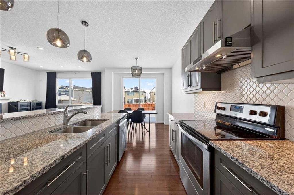 20 Nolancrest Green Nw, Calgary, AB - Indoor Photo Showing Kitchen With Double Sink With Upgraded Kitchen