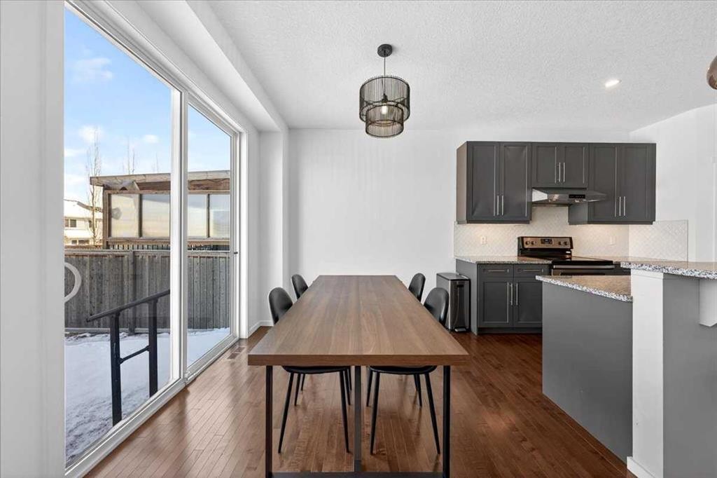 20 Nolancrest Green Nw, Calgary, AB - Indoor Photo Showing Kitchen