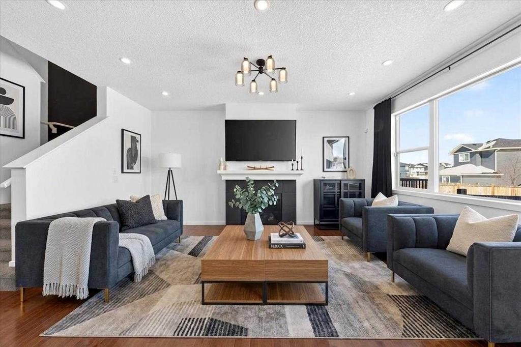 20 Nolancrest Green Nw, Calgary, AB - Indoor Photo Showing Living Room