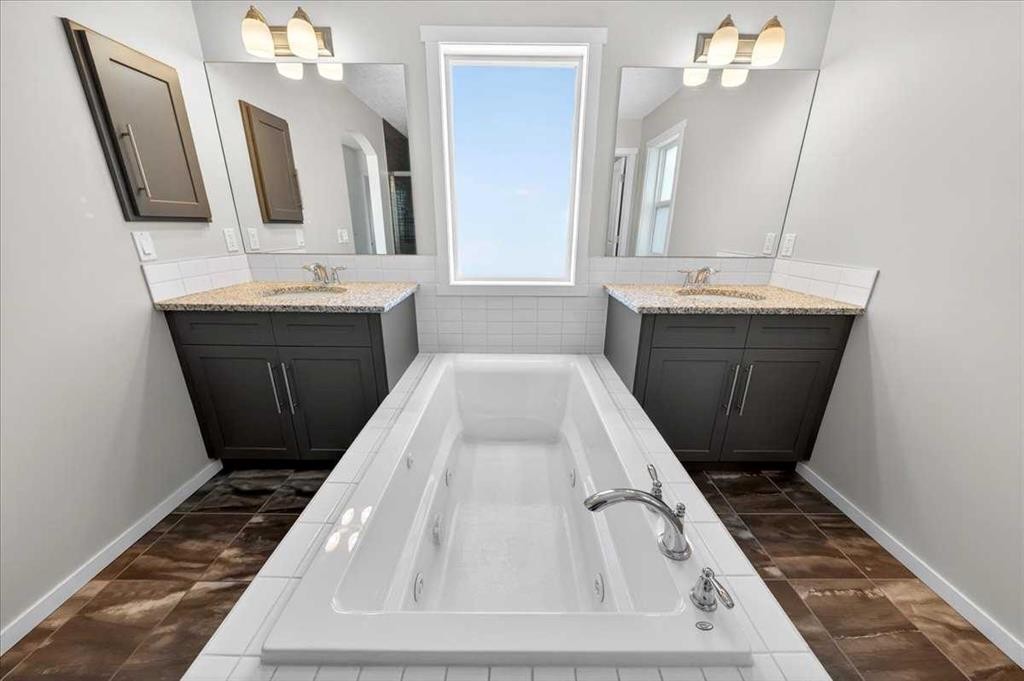 20 Nolancrest Green Nw, Calgary, AB - Indoor Photo Showing Bathroom