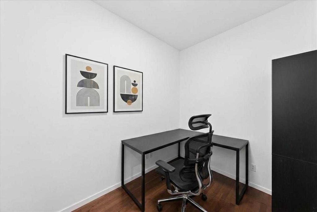 20 Nolancrest Green Nw, Calgary, AB - Indoor Photo Showing Office