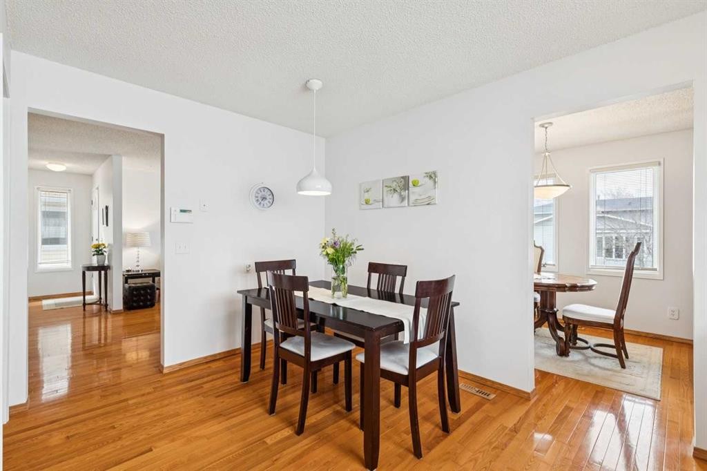 87 Edforth Road Nw, Calgary, AB - Indoor Photo Showing Dining Room