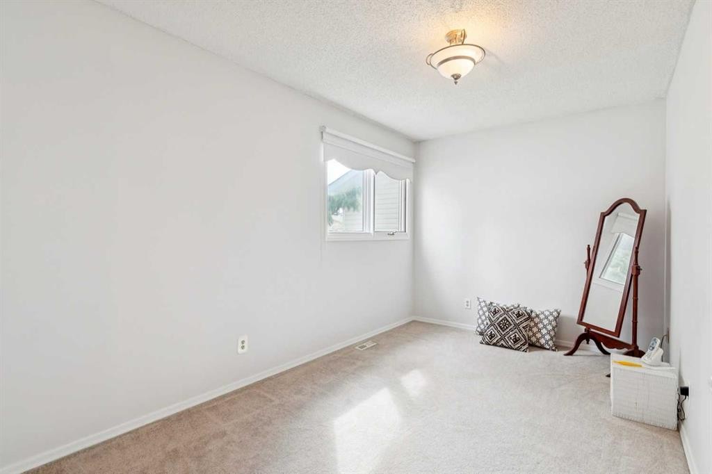 87 Edforth Road Nw, Calgary, AB - Indoor Photo Showing Other Room
