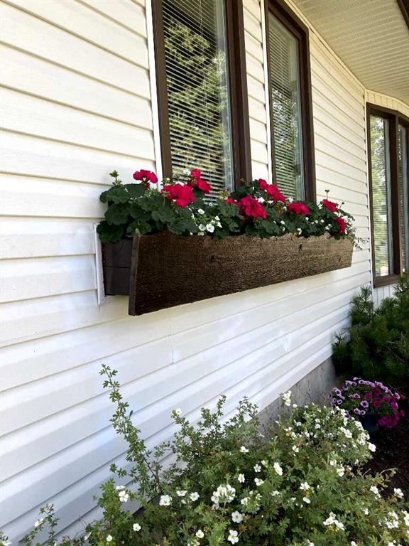 87 Edforth Road Nw, Calgary, AB - Outdoor With Exterior