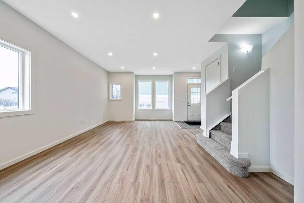 401 Strathcona Circle, Strathmore, AB - Indoor Photo Showing Other Room