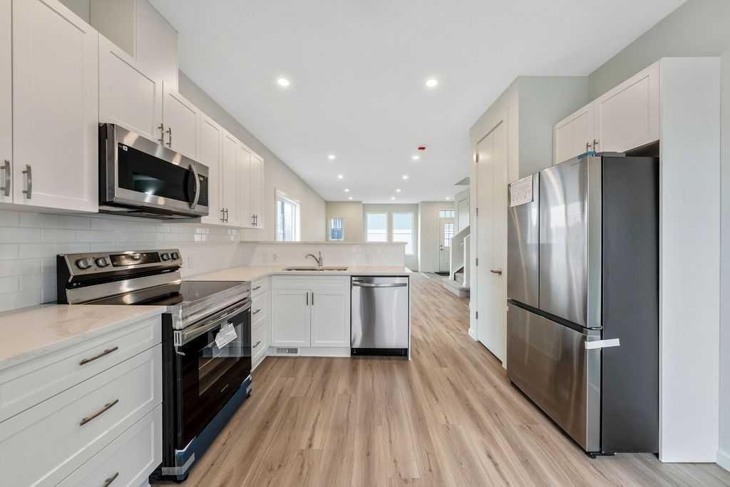 401 Strathcona Circle, Strathmore, AB - Indoor Photo Showing Kitchen With Stainless Steel Kitchen With Upgraded Kitchen