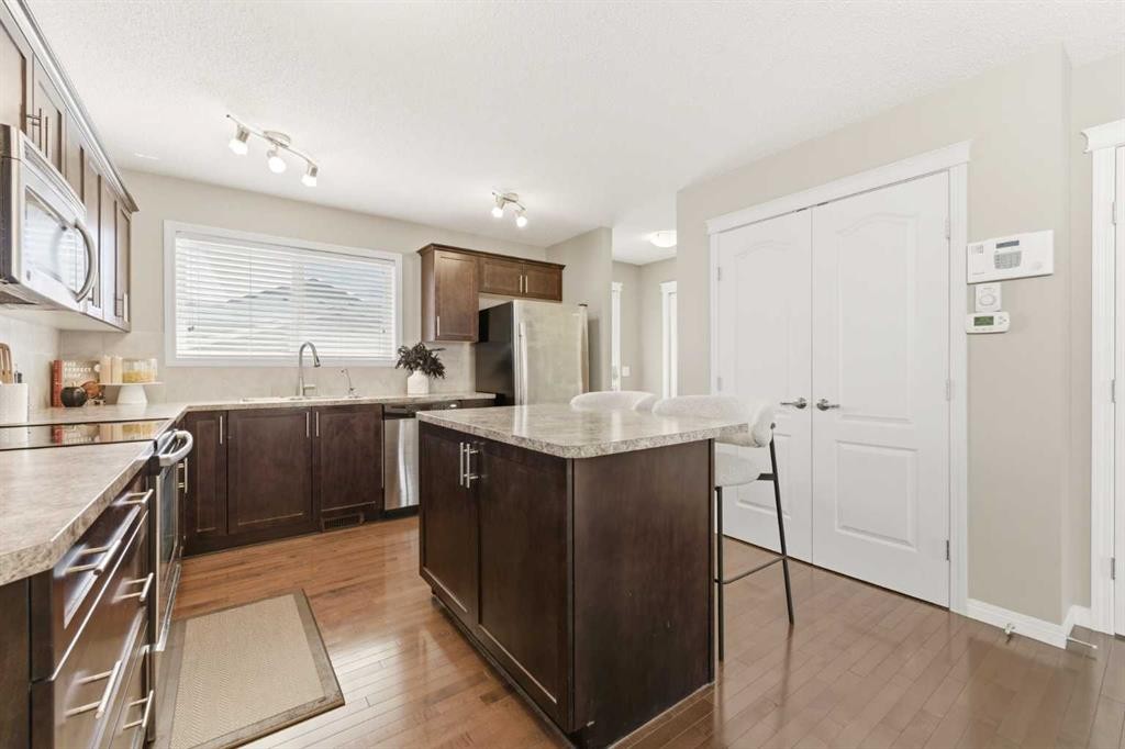 87 Sage Hill Way Nw, Calgary, AB - Indoor Photo Showing Kitchen With Upgraded Kitchen