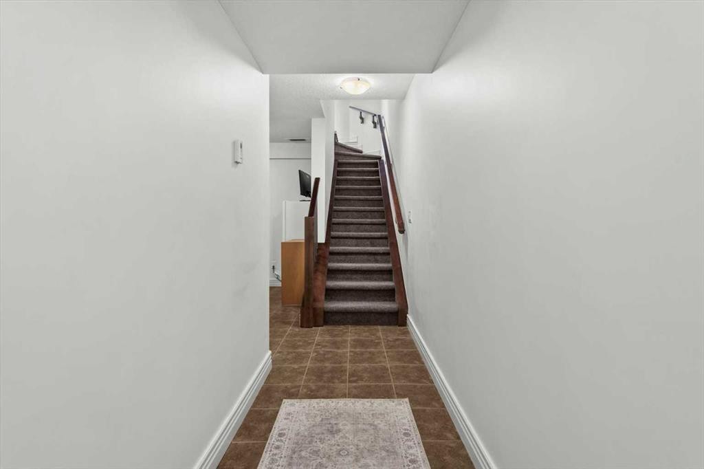 1-164 Rockyledge View Nw, Calgary, AB - Indoor Photo Showing Other Room