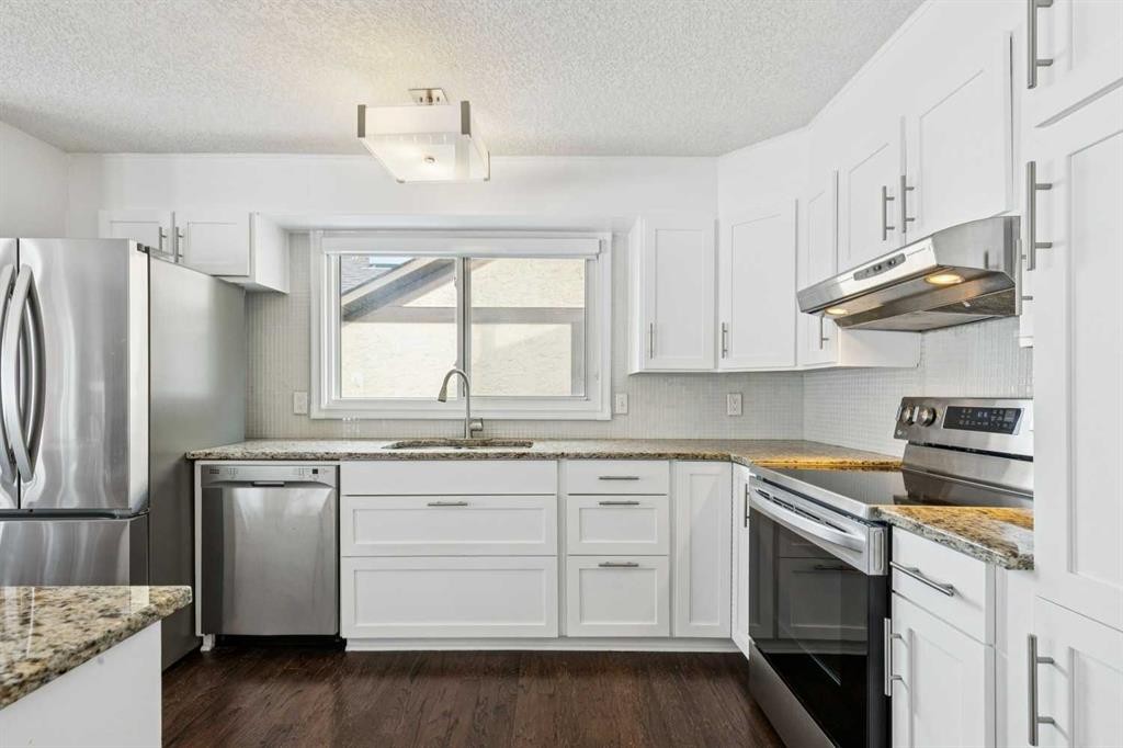 52 Beddington Circle, Calgary, AB - Indoor Photo Showing Kitchen With Upgraded Kitchen