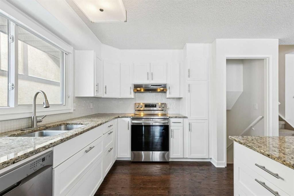 52 Beddington Circle, Calgary, AB - Indoor Photo Showing Kitchen With Double Sink With Upgraded Kitchen