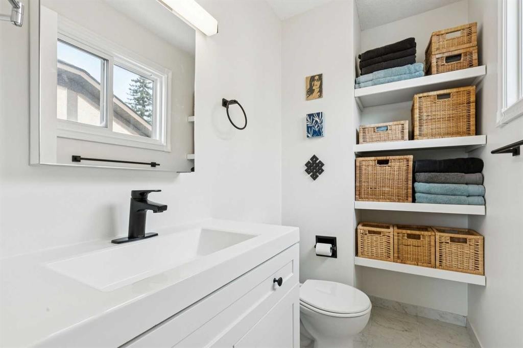 52 Beddington Circle, Calgary, AB - Indoor Photo Showing Bathroom