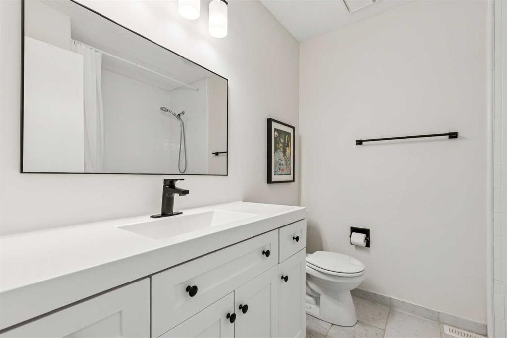 52 Beddington Circle, Calgary, AB - Indoor Photo Showing Bathroom
