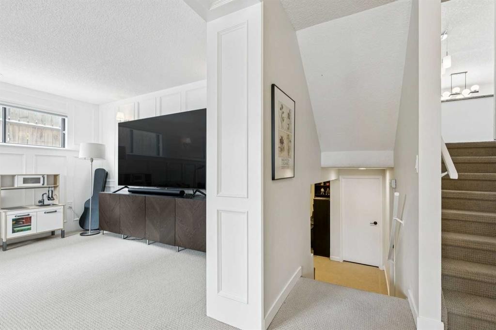 52 Beddington Circle, Calgary, AB - Indoor Photo Showing Other Room