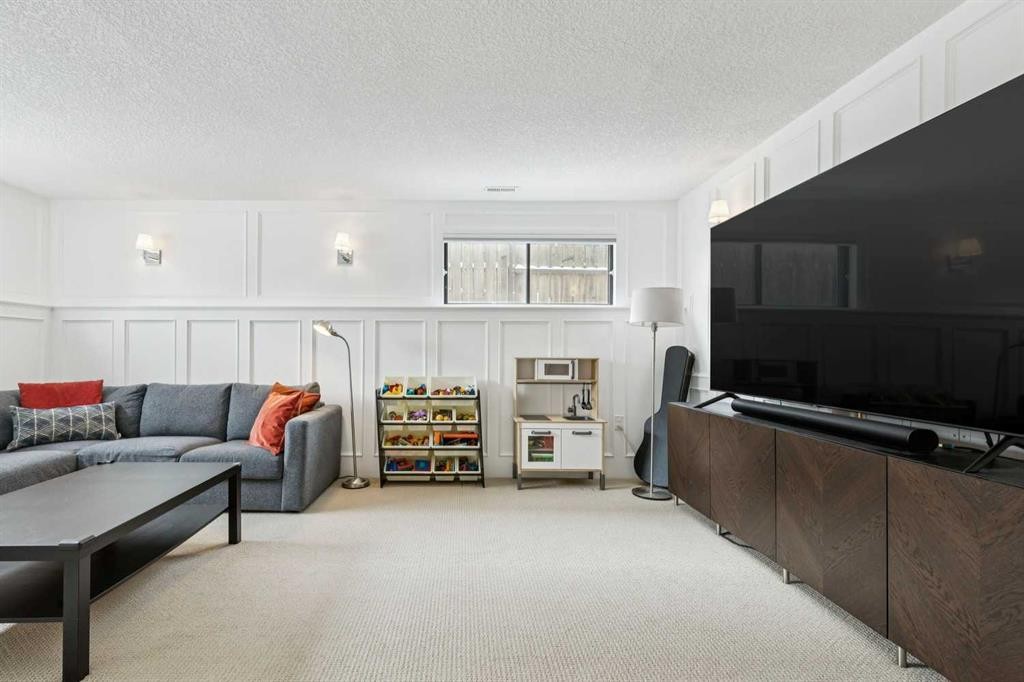 52 Beddington Circle, Calgary, AB - Indoor Photo Showing Living Room