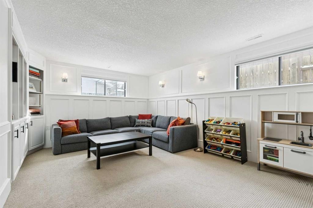 52 Beddington Circle, Calgary, AB - Indoor Photo Showing Living Room