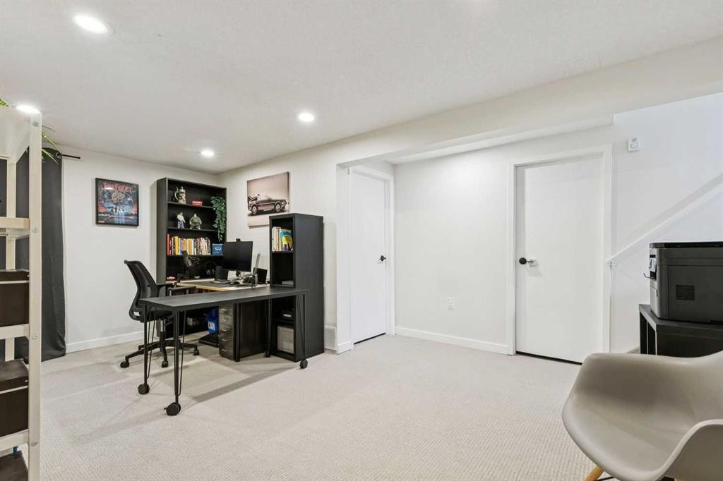 52 Beddington Circle, Calgary, AB - Indoor