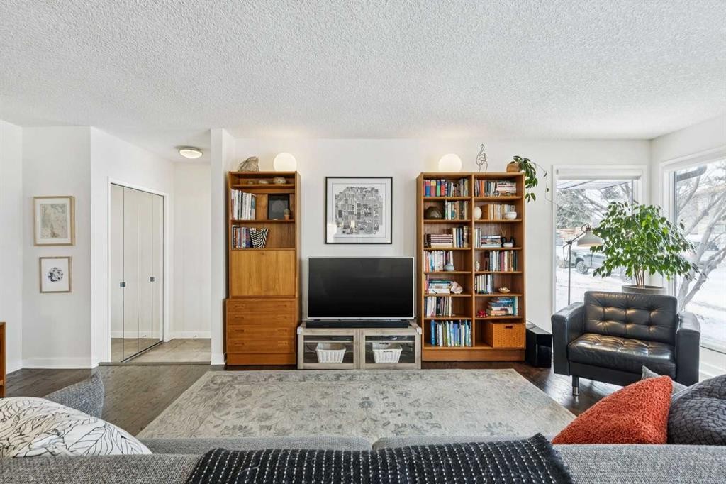 52 Beddington Circle, Calgary, AB - Indoor Photo Showing Living Room