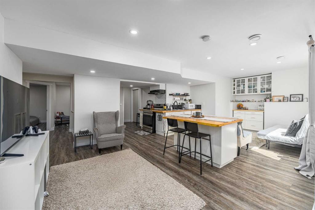 648 Scimitar Bay Nw, Calgary, AB - Indoor