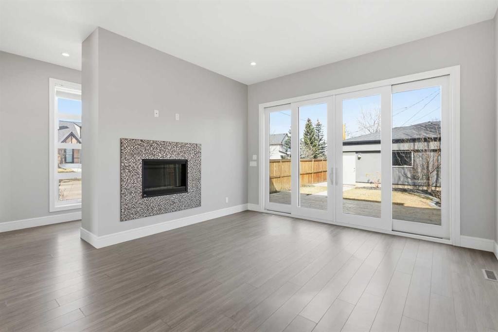 2052 46 Avenue Sw, Calgary, AB - Indoor Photo Showing Living Room With Fireplace