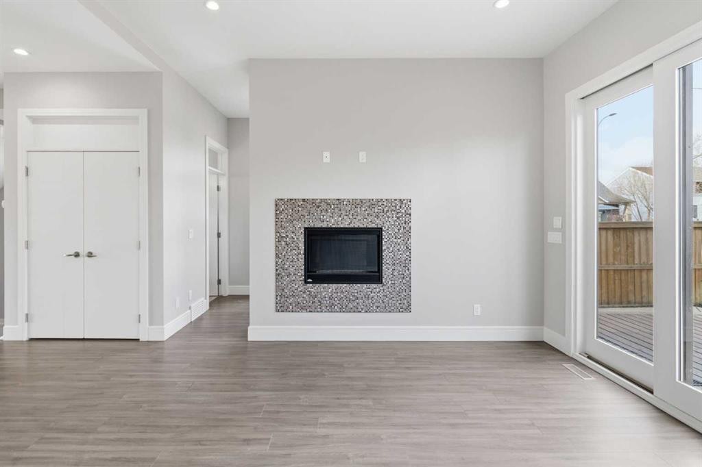 2052 46 Avenue Sw, Calgary, AB - Indoor Photo Showing Living Room With Fireplace