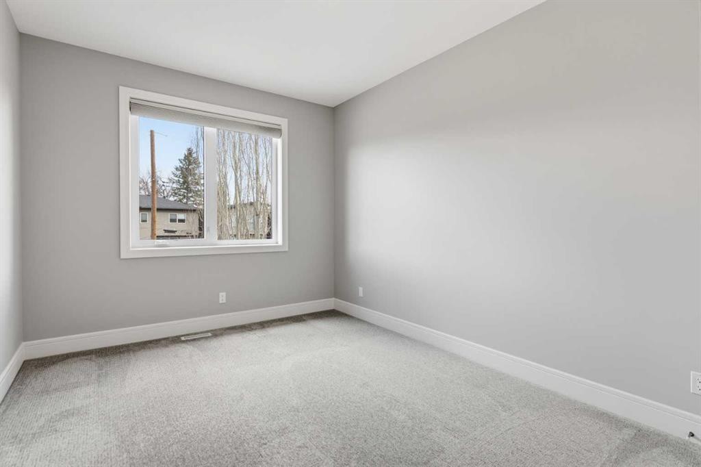 2052 46 Avenue Sw, Calgary, AB - Indoor Photo Showing Other Room