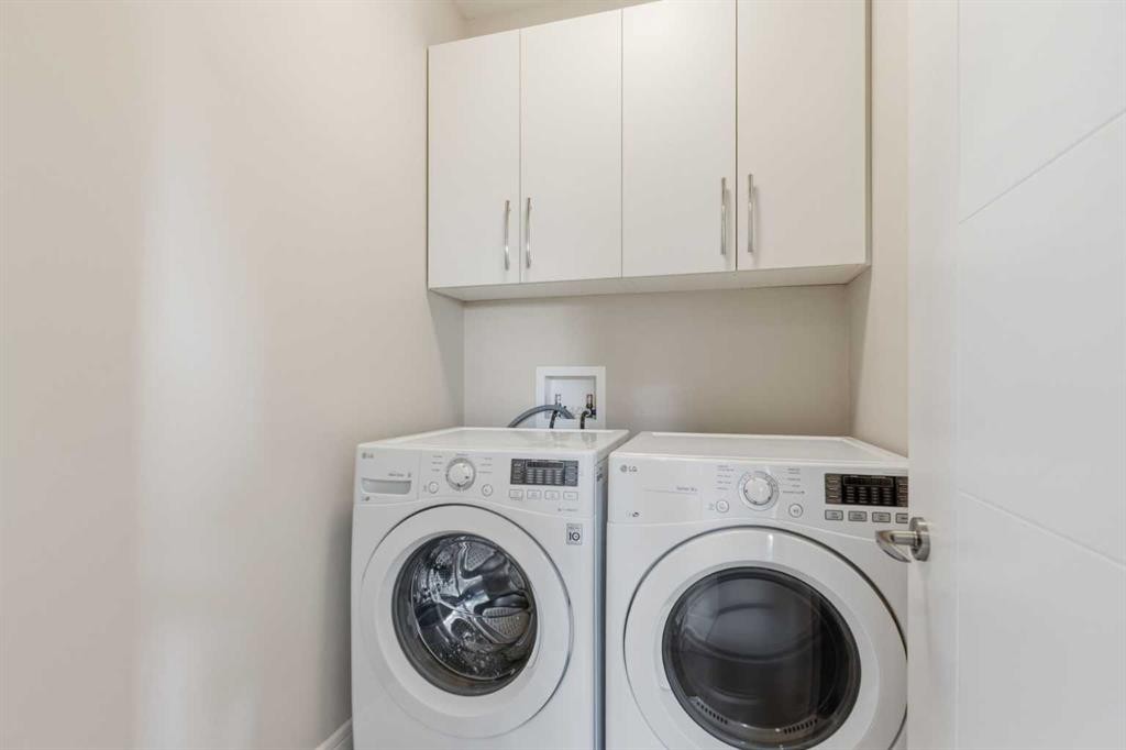 2052 46 Avenue Sw, Calgary, AB - Indoor Photo Showing Laundry Room