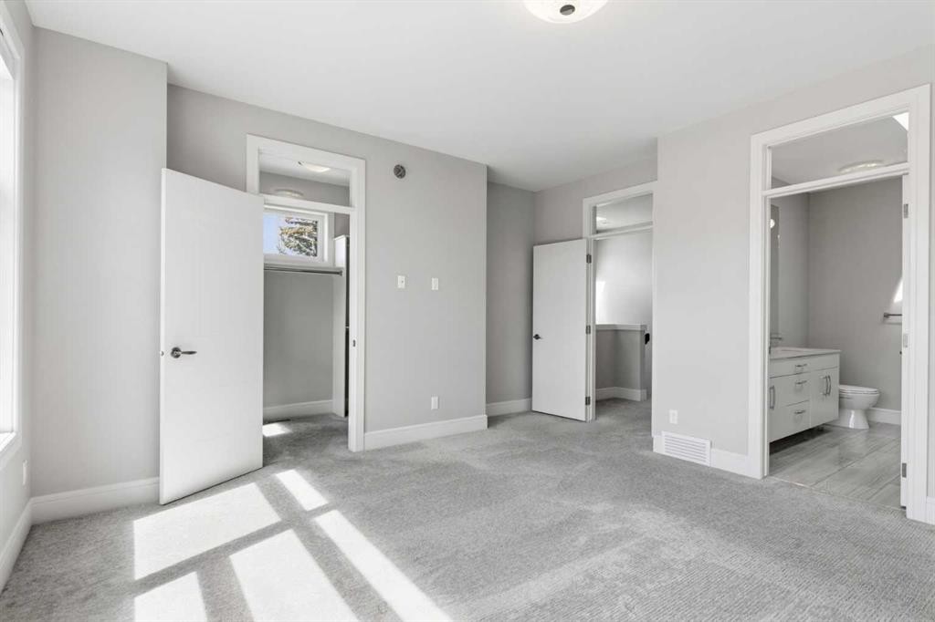 2052 46 Avenue Sw, Calgary, AB - Indoor