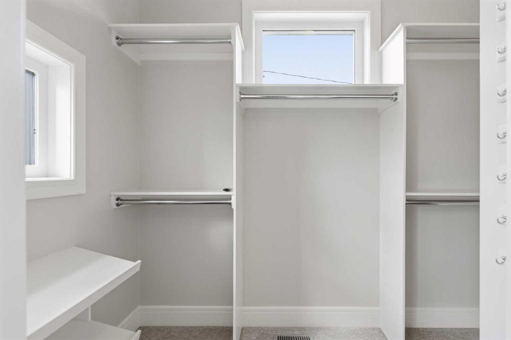 2052 46 Avenue Sw, Calgary, AB - Indoor With Storage