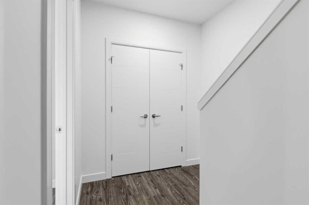 2052 46 Avenue Sw, Calgary, AB - Indoor Photo Showing Other Room