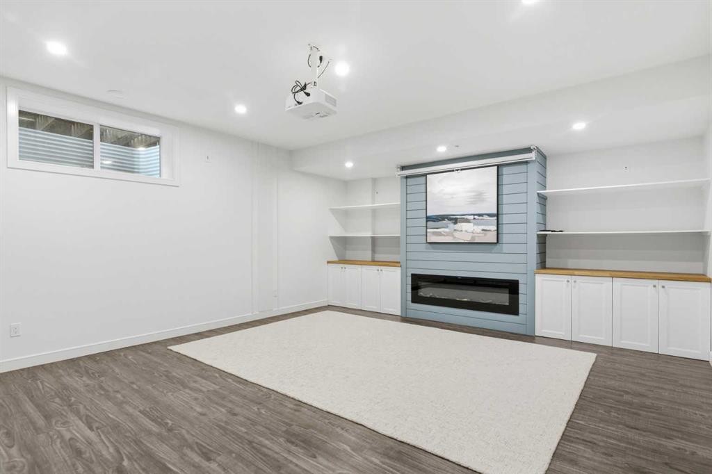 2052 46 Avenue Sw, Calgary, AB - Indoor With Fireplace
