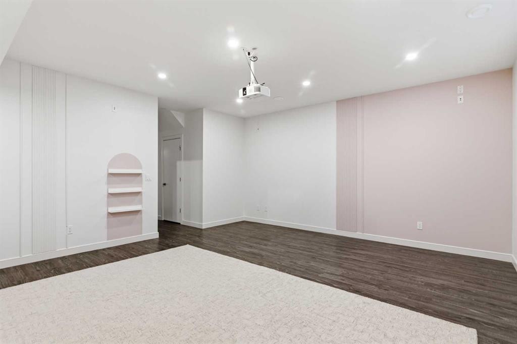2052 46 Avenue Sw, Calgary, AB - Indoor