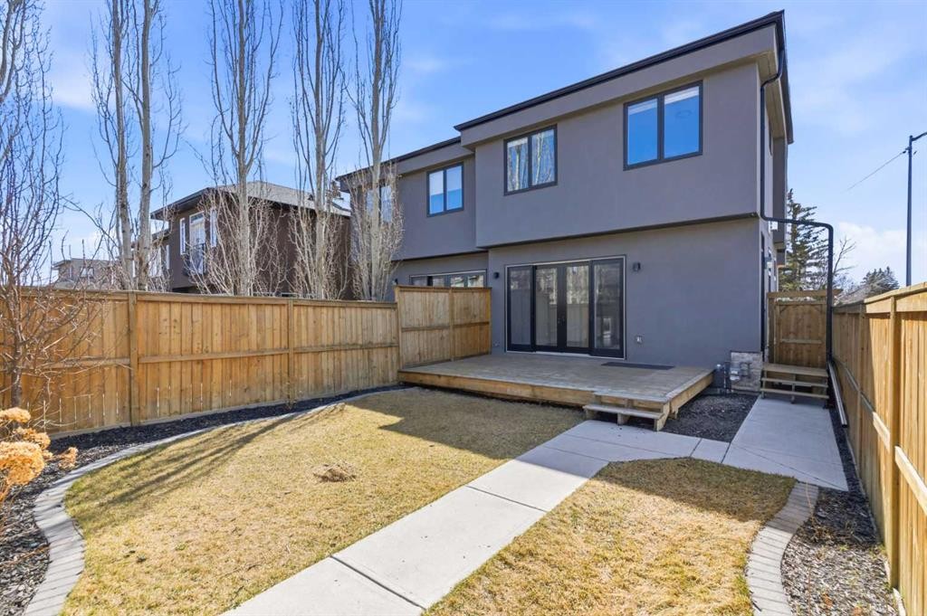 2052 46 Avenue Sw, Calgary, AB - Outdoor