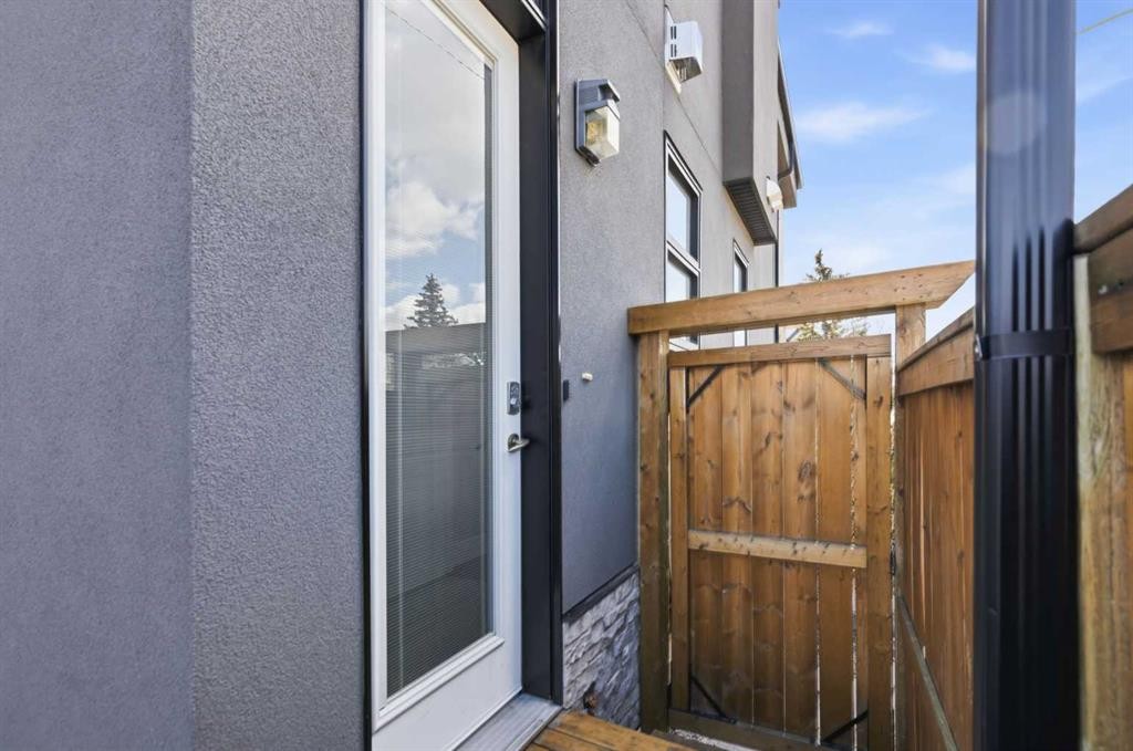 2052 46 Avenue Sw, Calgary, AB - Outdoor With Exterior