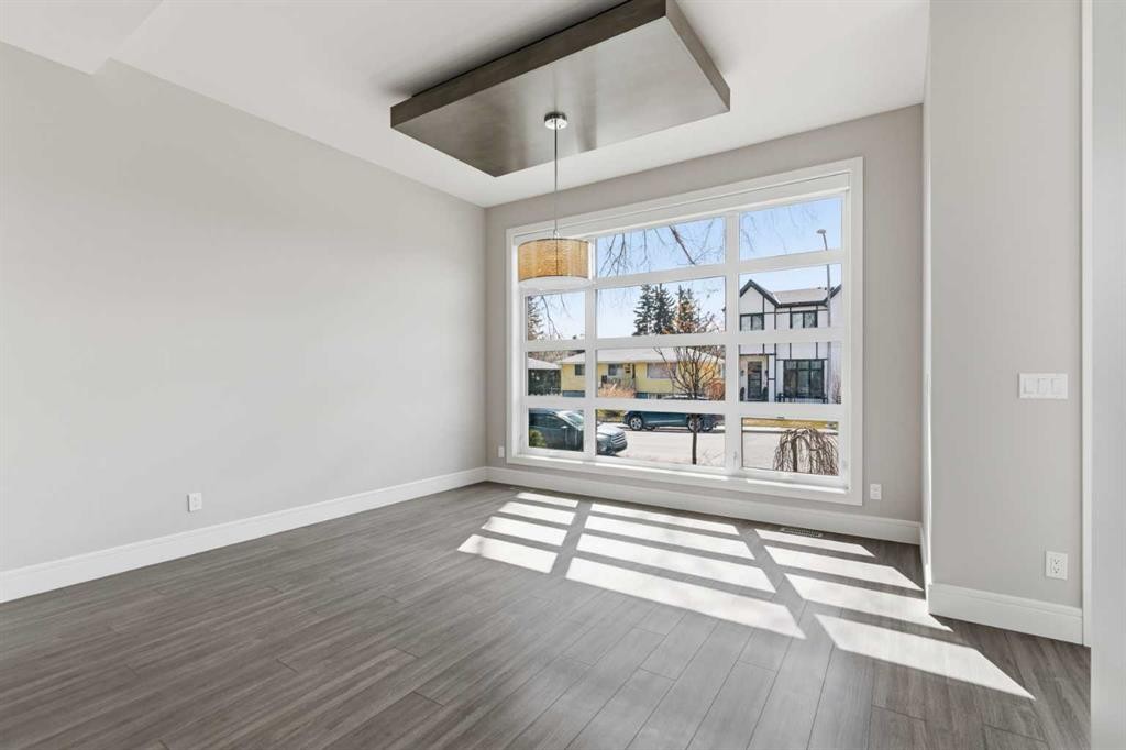 2052 46 Avenue Sw, Calgary, AB - Indoor Photo Showing Other Room