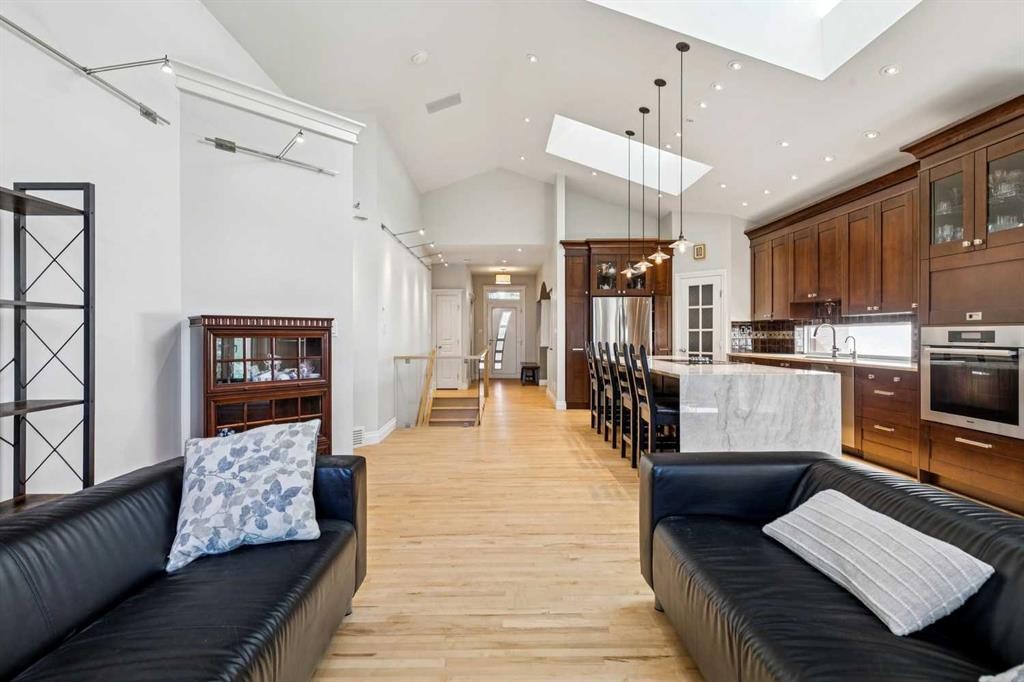 367 Discovery Place Sw, Calgary, AB - Indoor Photo Showing Living Room