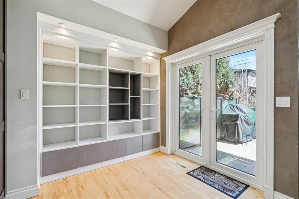 367 Discovery Place Sw, Calgary, AB - Indoor