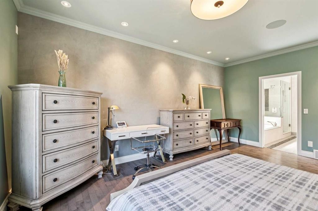 367 Discovery Place Sw, Calgary, AB - Indoor Photo Showing Bedroom