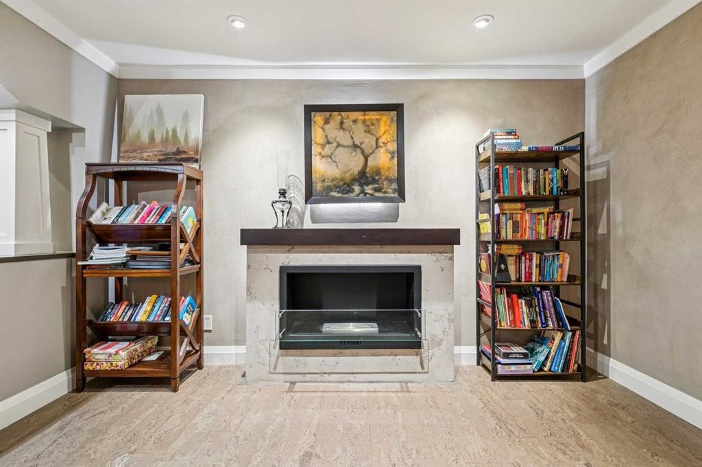 367 Discovery Place Sw, Calgary, AB - Indoor Photo Showing Other Room