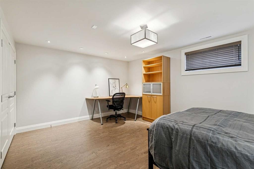 367 Discovery Place Sw, Calgary, AB - Indoor Photo Showing Bedroom