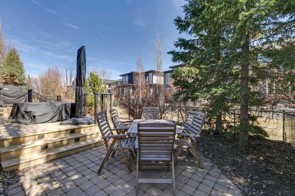 367 Discovery Place Sw, Calgary, AB - Outdoor