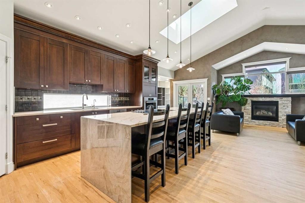 367 Discovery Place Sw, Calgary, AB - Indoor Photo Showing Other Room