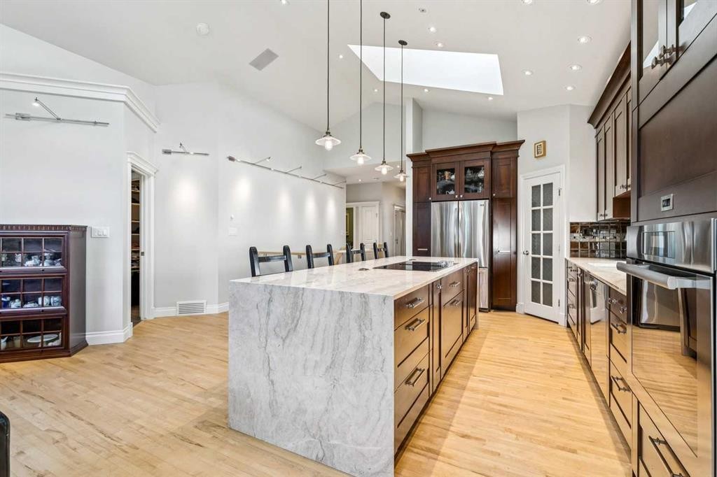 367 Discovery Place Sw, Calgary, AB - Indoor