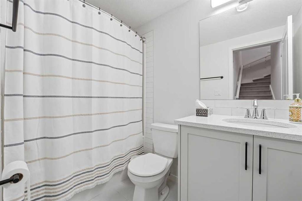 102 Setonstone Manor Se, Calgary, AB - Indoor Photo Showing Bathroom