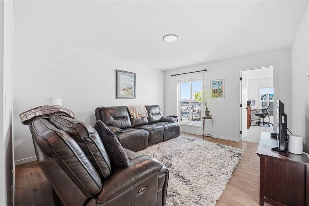 102 Setonstone Manor Se, Calgary, AB - Indoor Photo Showing Living Room